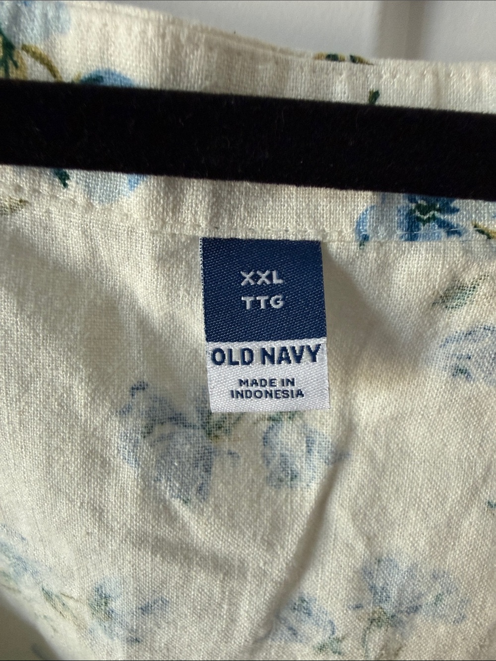 Old Navy White Tank Top with Blue Floral Print - Picture 2 of 4